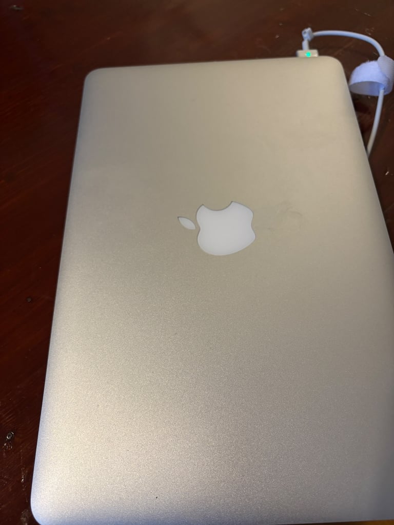 MacBook Air 11” 8GB Ram 250GB SSD