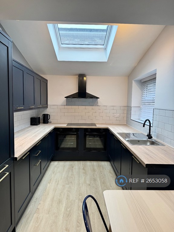 6 bedroom house in Gresford Avenue, Liverpool, L17 (6 bed) (#2653058)