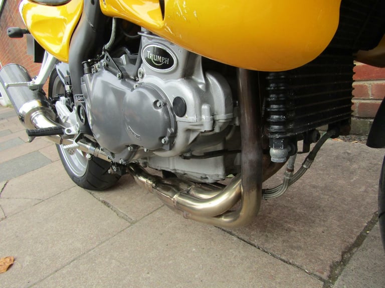 YELLOW TRIUMPH SPRINT RS 955i 13000 MILES VERY NICE EXAMPLE