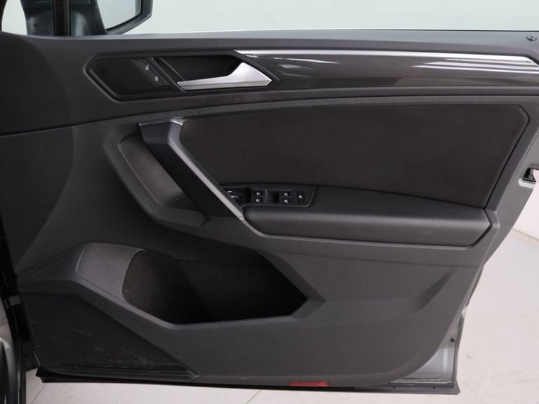 2018 Volkswagen Tiguan 2.0 TDI SEL SUV 5dr Diesel DSG 4Motion Euro 6 (s/s) (150 ps) Diesel Automatic