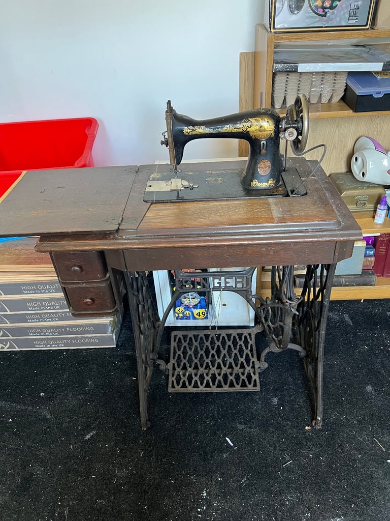 Singer sewing machine 