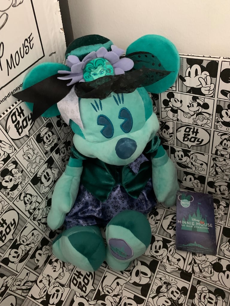 Disney Minnie Mouse main attraction bears 