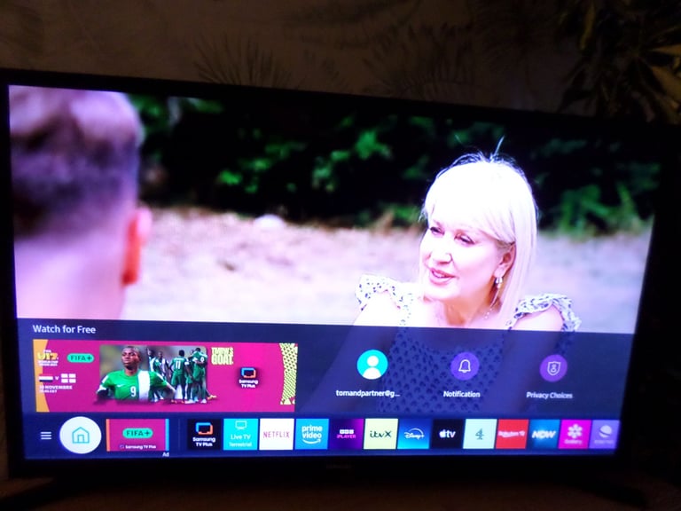 image for Samsung 32'' Smart TV + remote + stand