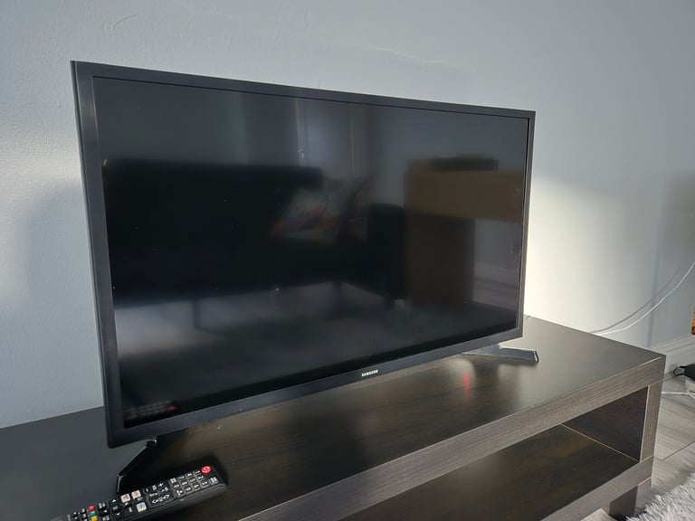 image for Samsung 32" Full HD HDR LED TV