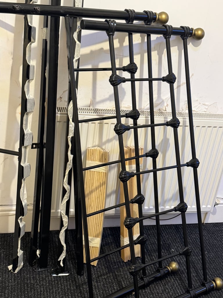 Small Double bed Frame, EXCELLENT condition 