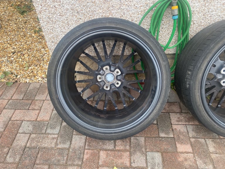 21” genuine Porsche alloy wheels with tyres.