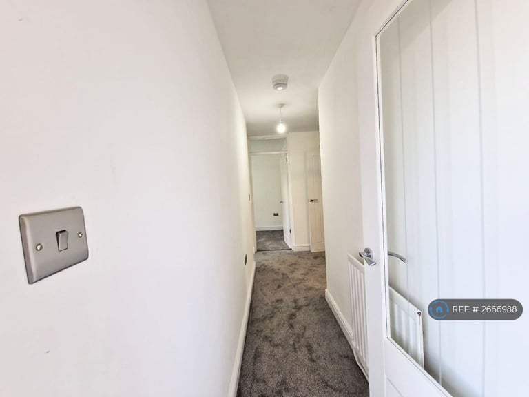 2 bedroom flat in Shepherds Gardens, Birmingham, B15 (2 bed) (#2666988)