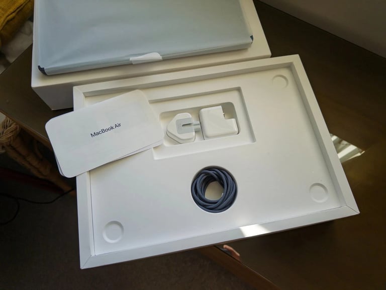 Apple Macbook Air 15-inch M3, 24GB RAM, 512GB SSD, Midnight - Warranty