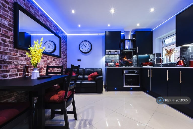 2 bedroom flat in Addington Road, Reading, RG1 (2 bed) (#2651065)