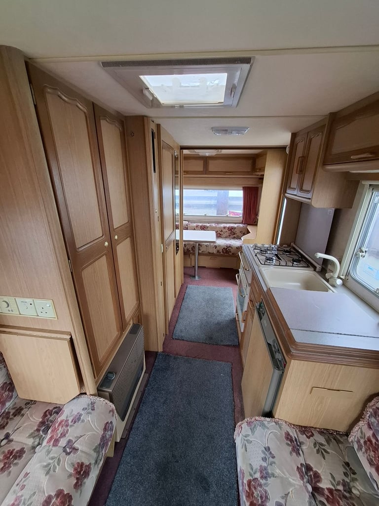 SELL 2000 Swift Challenger 490 SE LUX 5 berth