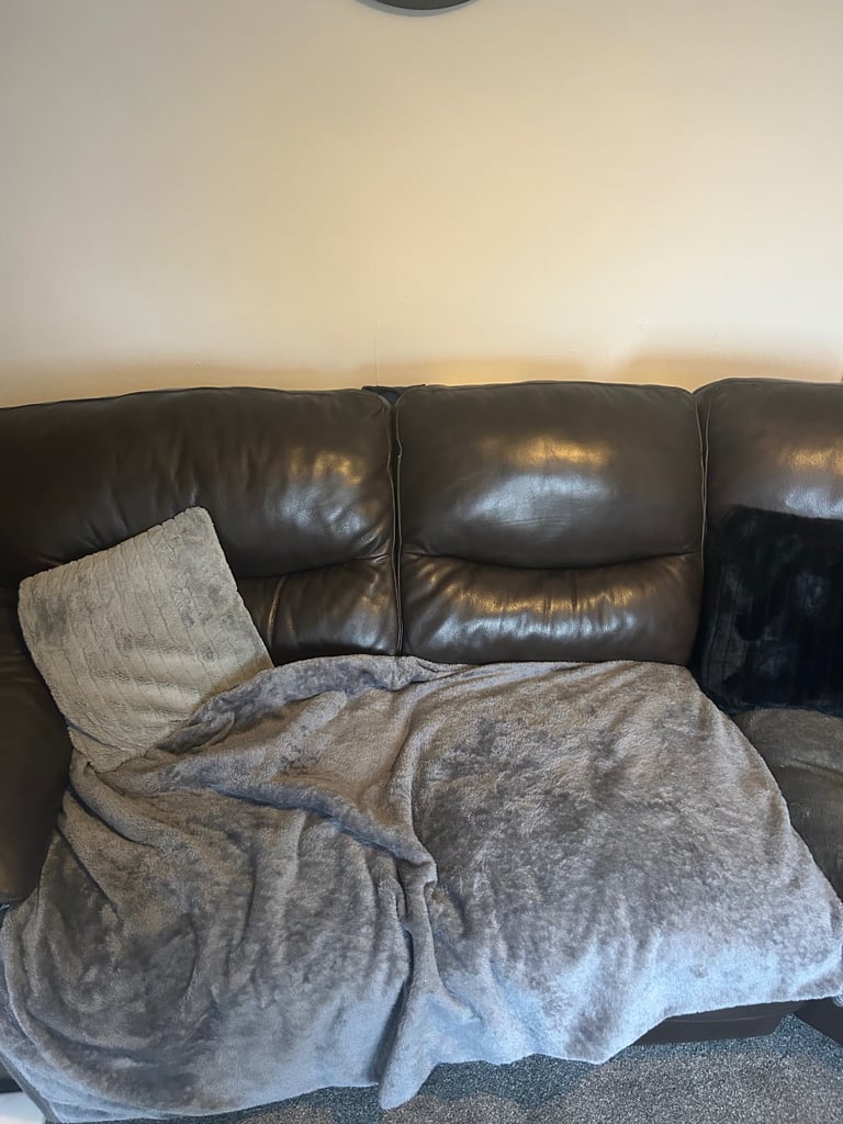 image for 5 seater curved L shape sofa 
