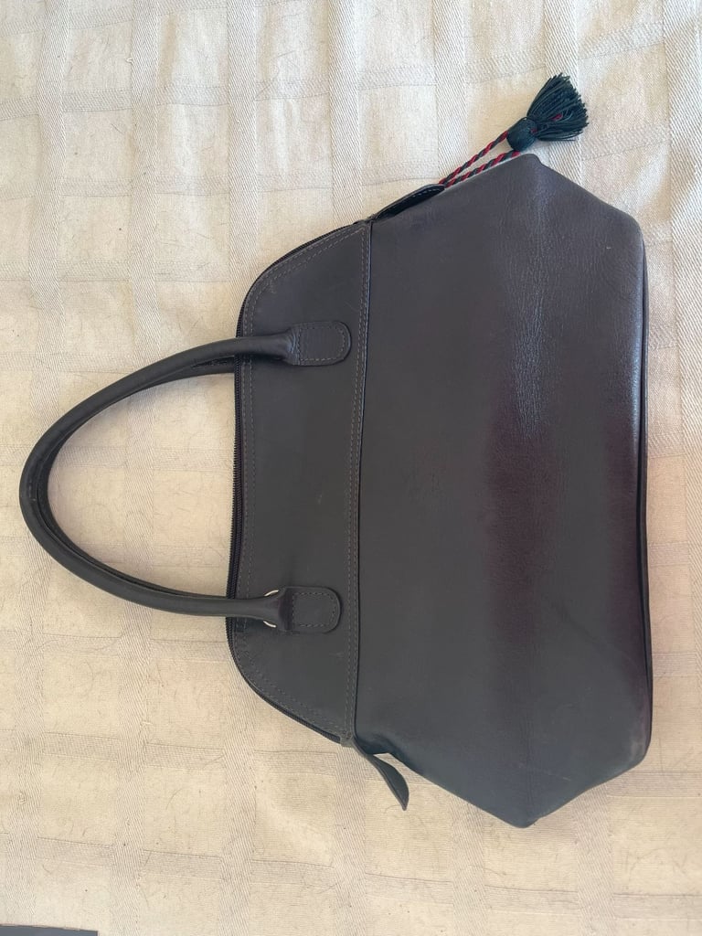 image for Lovely classic Australian designer Faigen leather Handbag - super condition