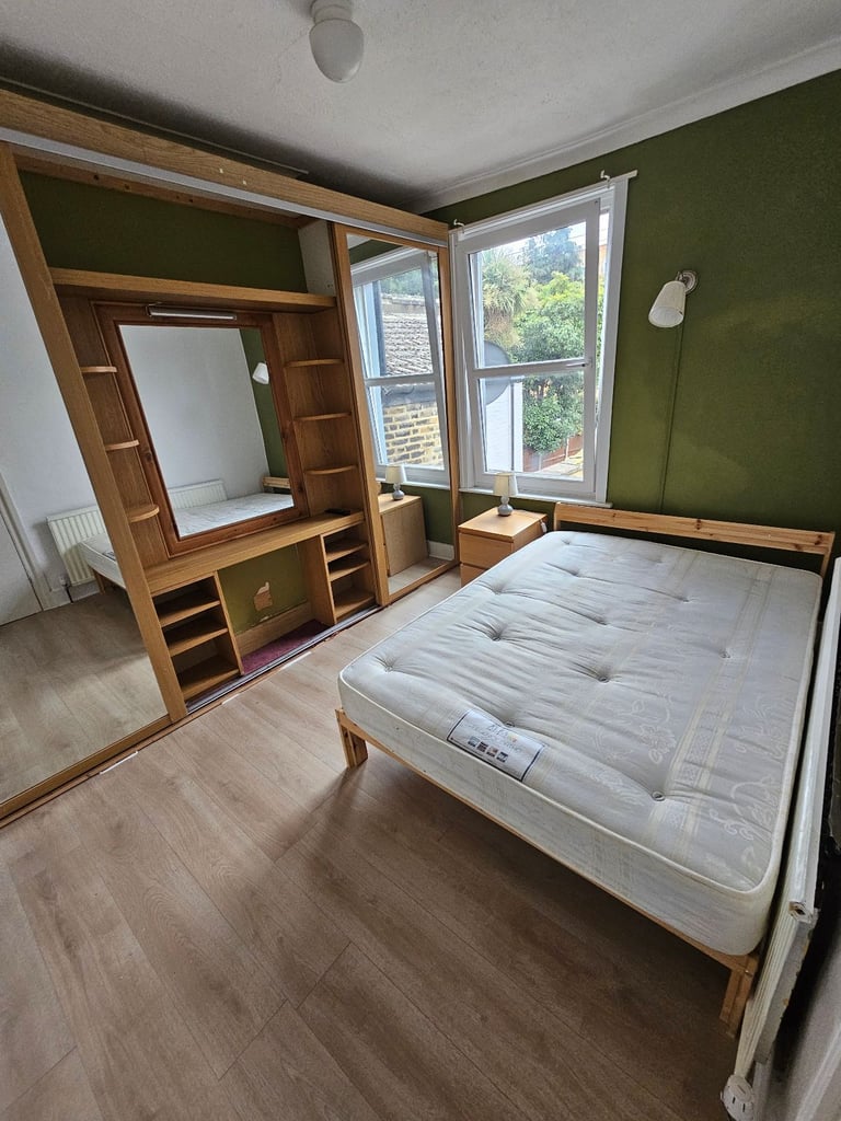 Double Room (only £200 deposit)