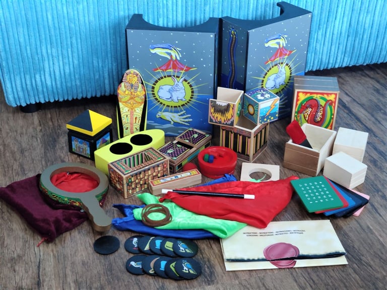 image for Melissa & Doug Deluxe Magic Set - Excellent condition