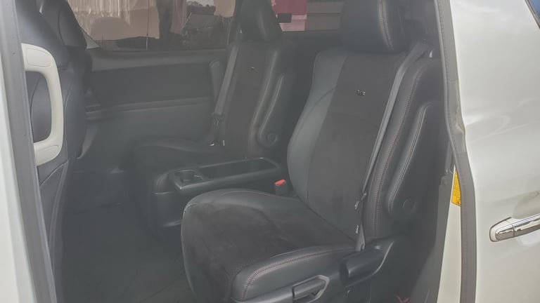 Toyota vellfire gs 2.4 auto white fresh japanese import 7 seater sunroofs 2013