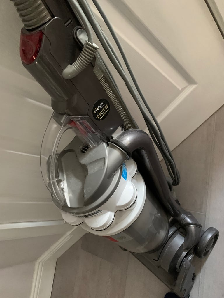 Dyson Vacuum- FOR PARTS