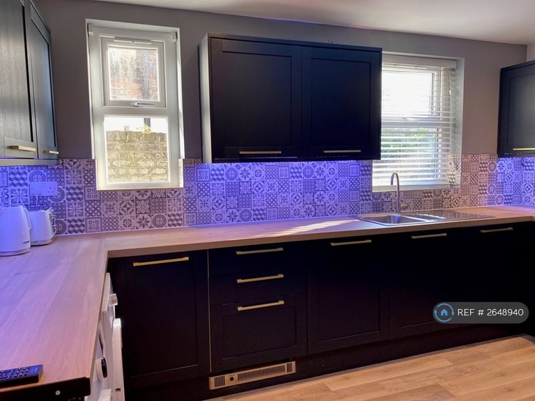 6 bedroom house in Halkyn Avenue, Liverpool, L17 (6 bed) (#2648940)