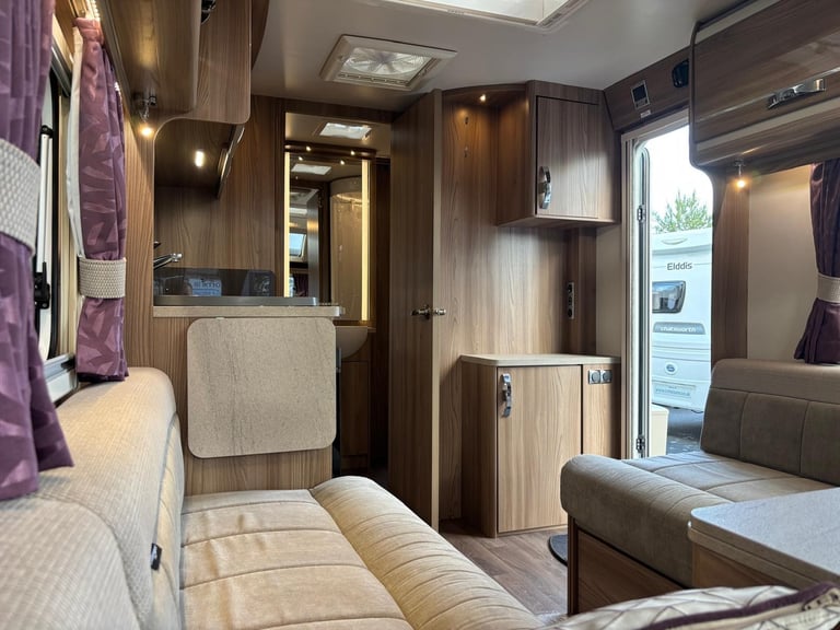 2017 Swift Challenger Hi-Style 560 Rear Island Fixed Bed 12 Months Warranty