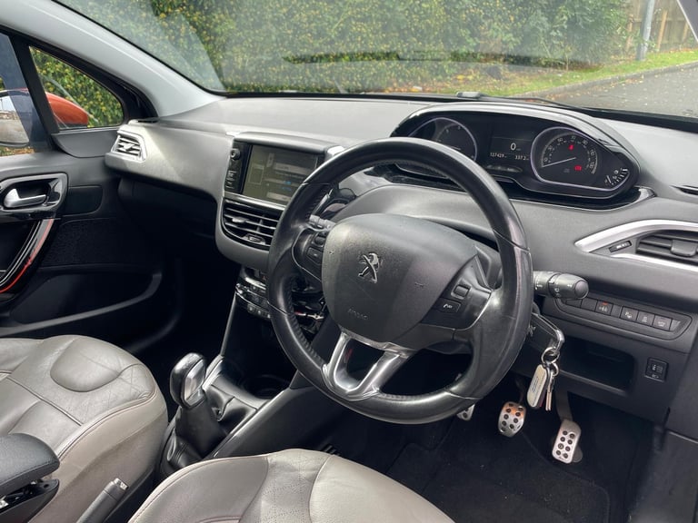 Peugeot, 208, Hatchback, 2015, Manual, 1560 (cc), 5 doors