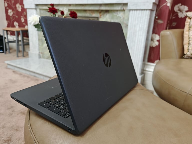 HP 255 G6 Notebook AMD A9-9425 Radeon R5 Graphics 8GB RAM 500GB Windows 10