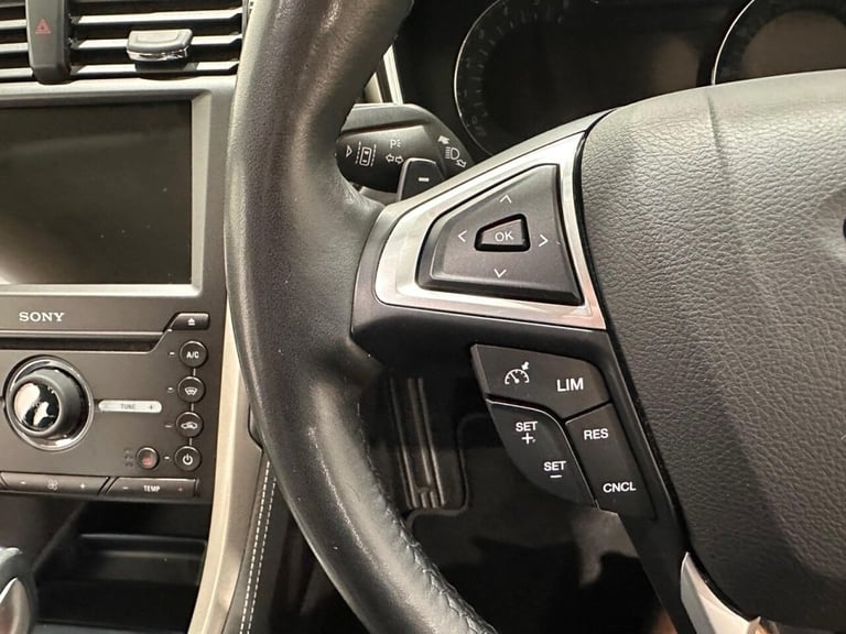 2018 Ford Mondeo 2.0 TDCi Vignale Hatchback 5dr Diesel Powershift Euro 6 (s/s) (180 ps) Hatchback...