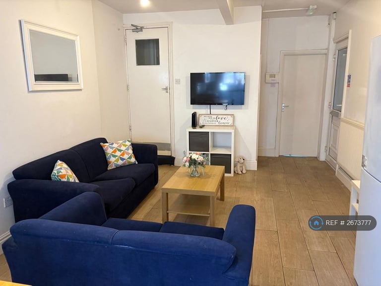 5 bedroom house in Chilwell Street, Nottingham, NG7 (5 bed) (#2673777)