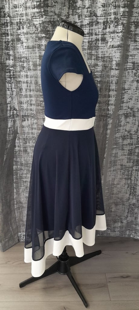 Brand new quiz dress in navy and cream