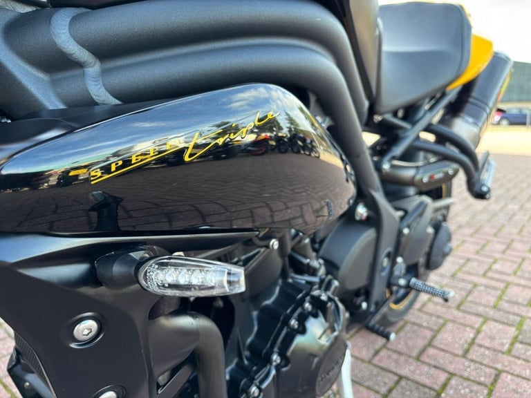2015 TRIUMPH SPEED TRIPLE 1050 - TWIN AKRA'S - 6 STAMPS - 12 MONTHS MOT