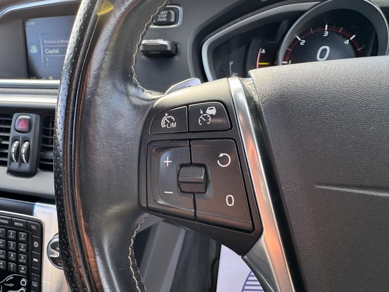 2016 Volvo V40 2.0 D4 R-Design Lux Nav Auto Euro 6 (s/s) 5dr HATCHBACK Diesel Automatic