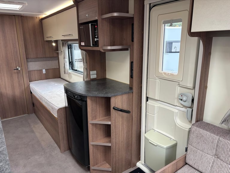 2019 Bailey Phoenix Vogue 642 SE Fixed Beds, End Washroom, 12 Months Warranty