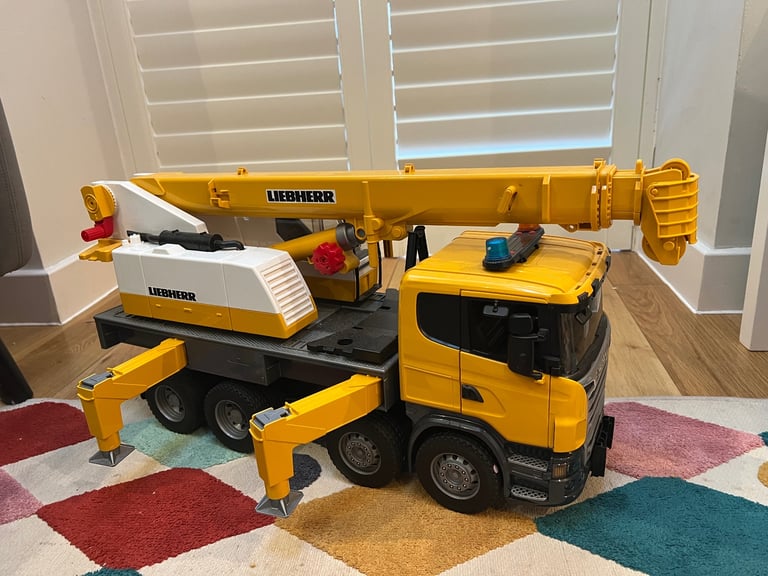 Crane truck toy