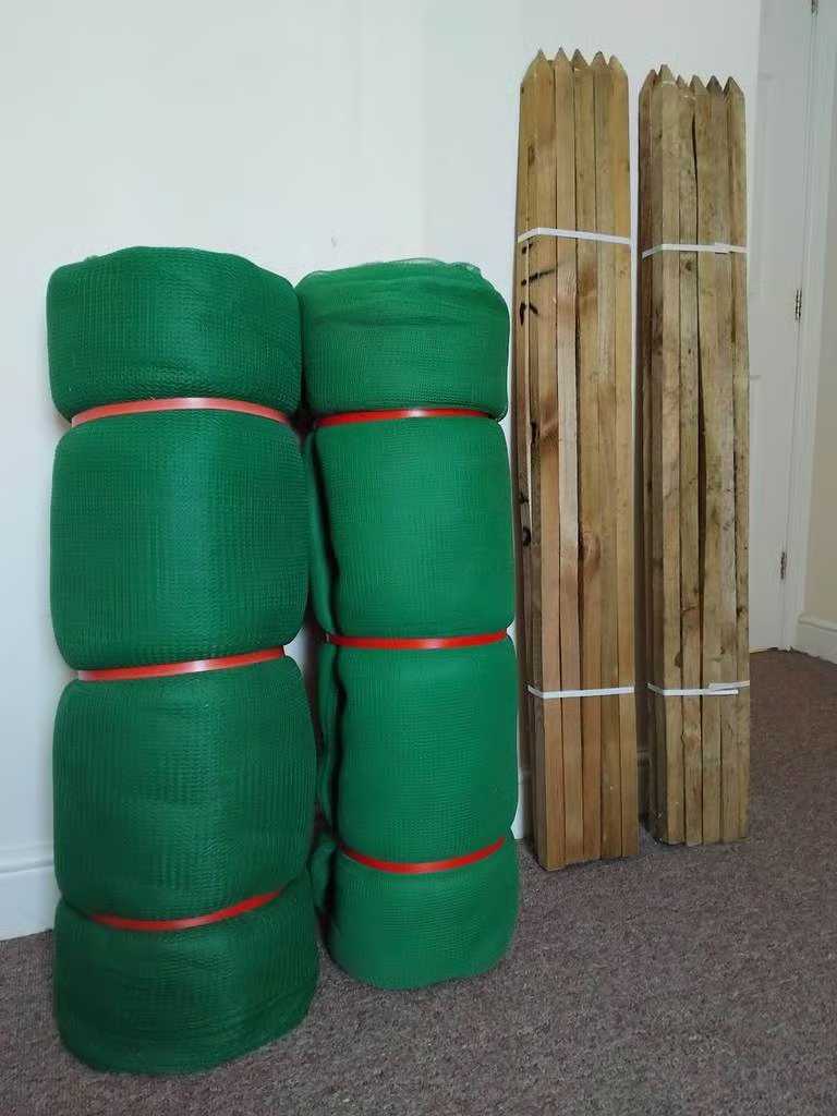 image for 20 Wooden Square Pointed Stakes and 2 Rolls of Green Netting for Gardens and Allotments Area Fencing