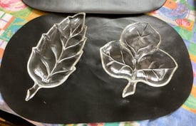 2 vintage 1950’s glass, leaf shaped dishes. Snacks, nuts, nibbles