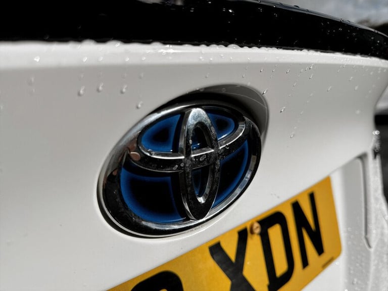 2022 Toyota C-HR VVT-h Design SUV HYBRID Automatic