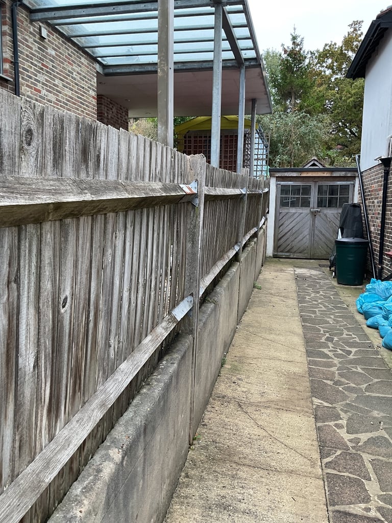 GARAGE TO RENT IN BRIGHTON, WITH NATURAL LIGHT, STRIP LIGHT AND ELECTRICITY 