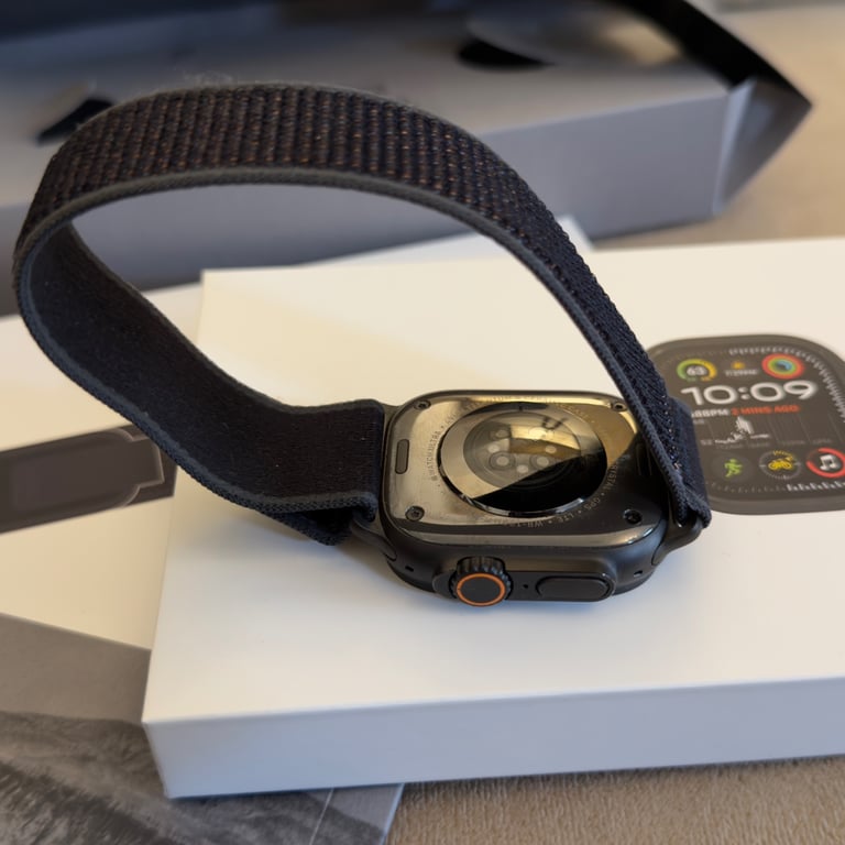 Apple Watch Ultra 2 Black GPS+Cellular 49mm Titanium with the Trail Loop strap 