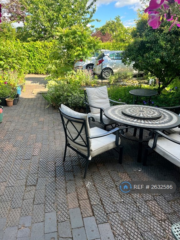 4 bedroom house in Railway Cottages, Kimberley, Nottingham, NG16 (4 bed) (#2632586)