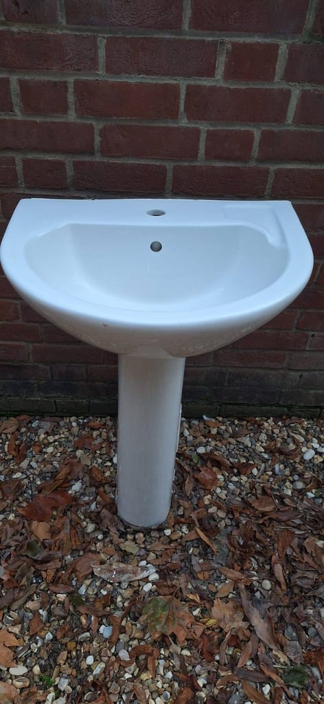 White Ceramic Sink & Pedestal