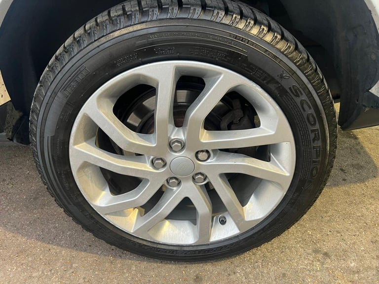 LAND ROVER DISCOVERY 4 3.0 SD V6 HSE 2015