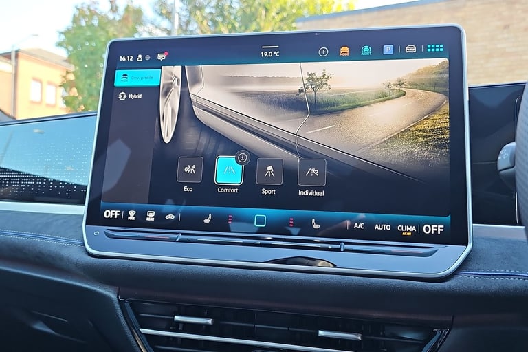 2025 Volkswagen Passat 1.5 TSI eHybrid Black Edition 5dr DSG ESTATE PETROL/ELECTRIC Automatic