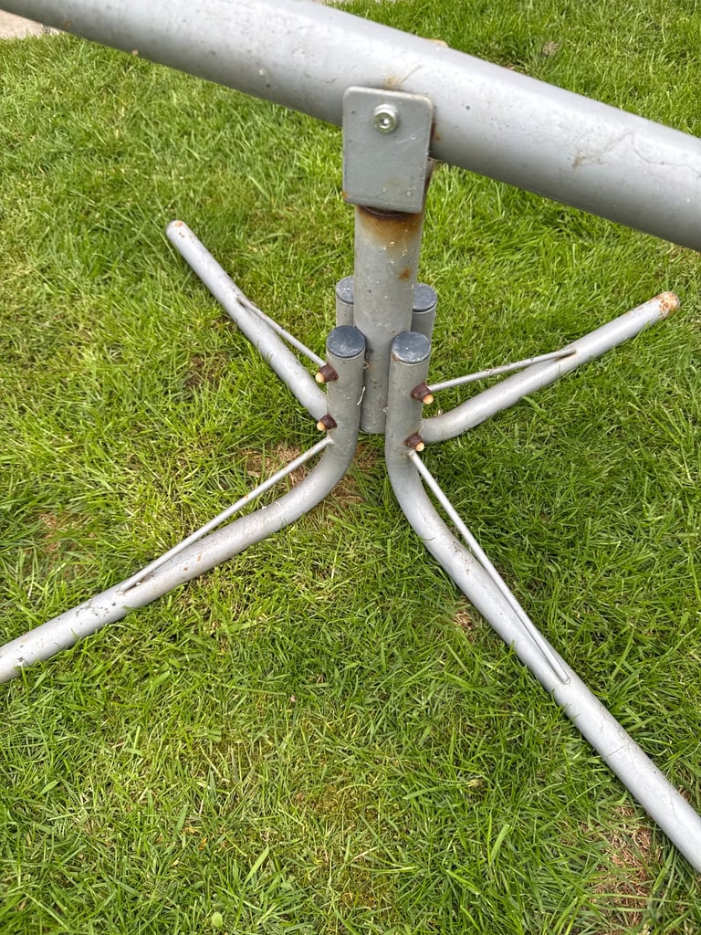 Rotating metal seesaw