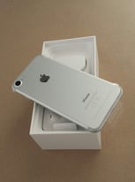 NEW BOXED Apple iPhone 7 - 32GB Mobile Phone - Silver Sim Free UNLOCKED to all network