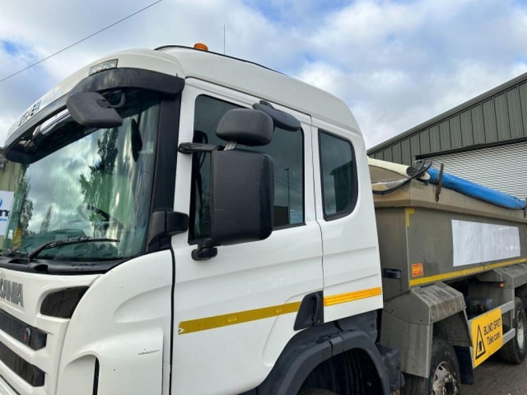 Scania P370 CB 8X4 MANUAL GEARBOX EURO 6 TIPPER