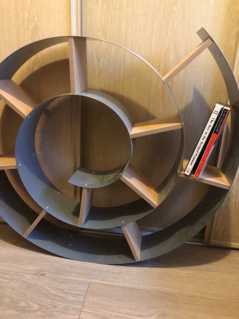 Designer style Kare snail wall shelf 