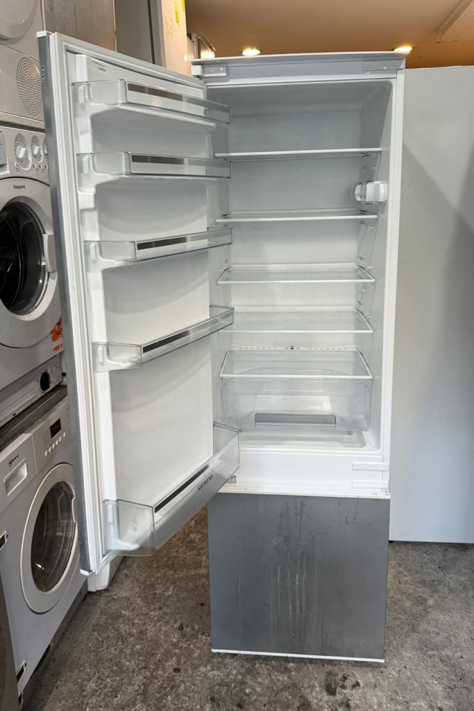 Siemens integratedd Fridge Freezer With Free Deliver