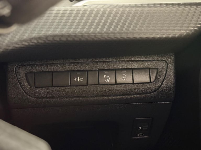 2017 Peugeot 208 1.2 Puretech Allure PETROL/MANUAL/5-DR