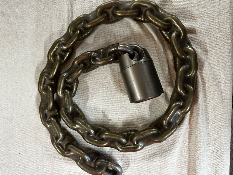 Rotalok rotating padlock and chain