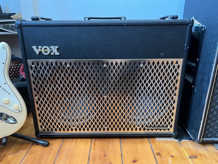 Vox VT100 Amp with 22 Amp Emulations built in