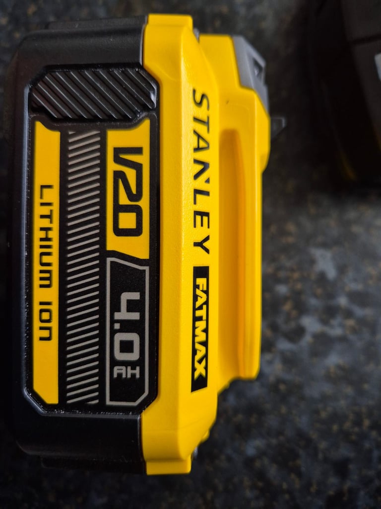 V20 fatmax 4amp battery and charger