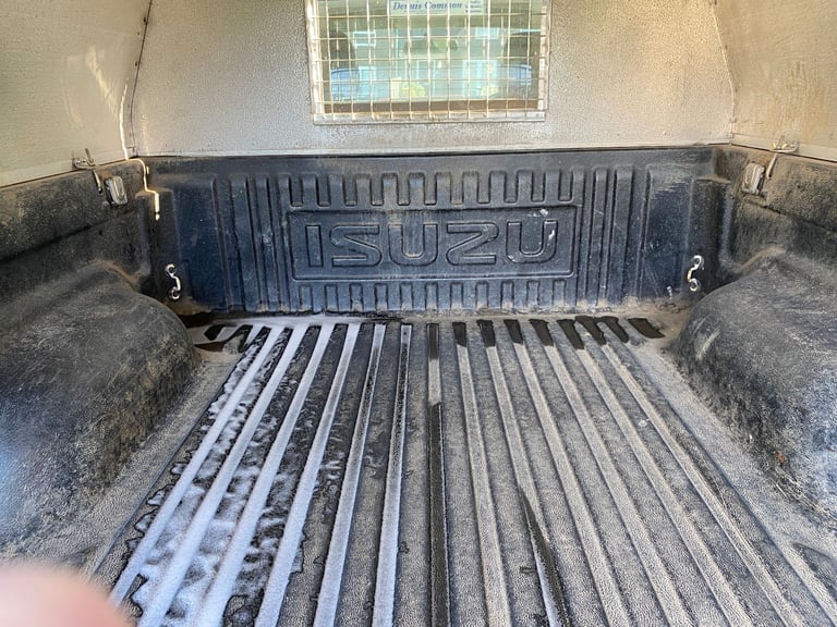 (64) Isuzu D Max E/C 2.5 Twin Turbo,  Canopy ,nt mitsubishi l200 club cab,toyota hilux ecb,